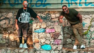 Thaíde e MV Bill no videoclipe de O Nosso Rap na Cidade de Deus