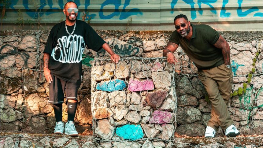 Thaíde e MV Bill no videoclipe de O Nosso Rap na Cidade de Deus
